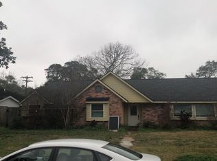 5006 Live Oak Dr, Dickinson, TX 77539
