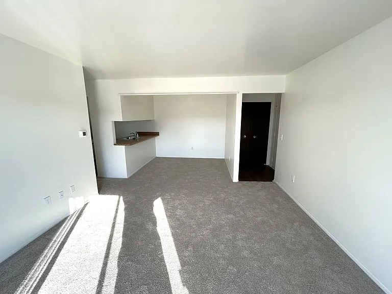 Windsor Place Apartments — Photo 59