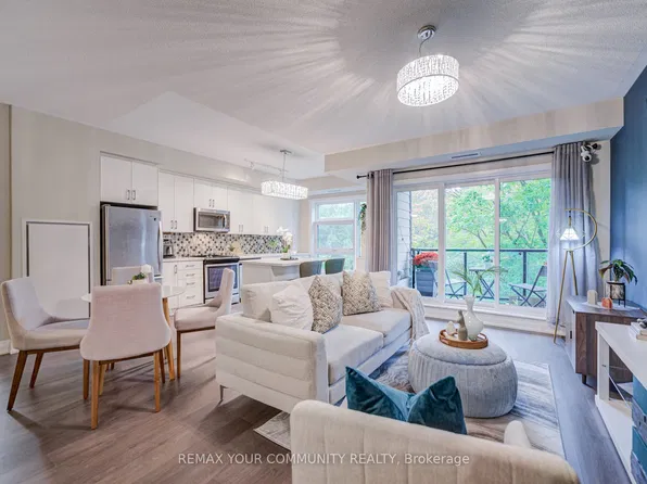 555 William Graham Dr #308, Aurora, ON L4G 3H9