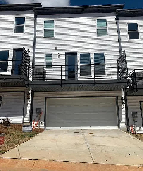 2324 Donnelly Hills Ln — Photo 35