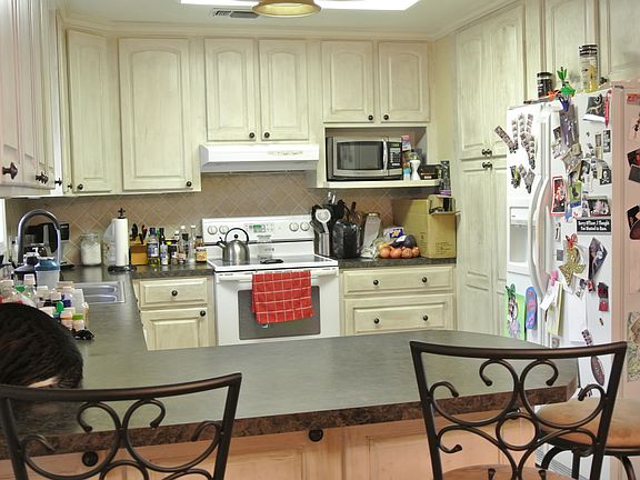 4th image of 120 Crestwood Dr
