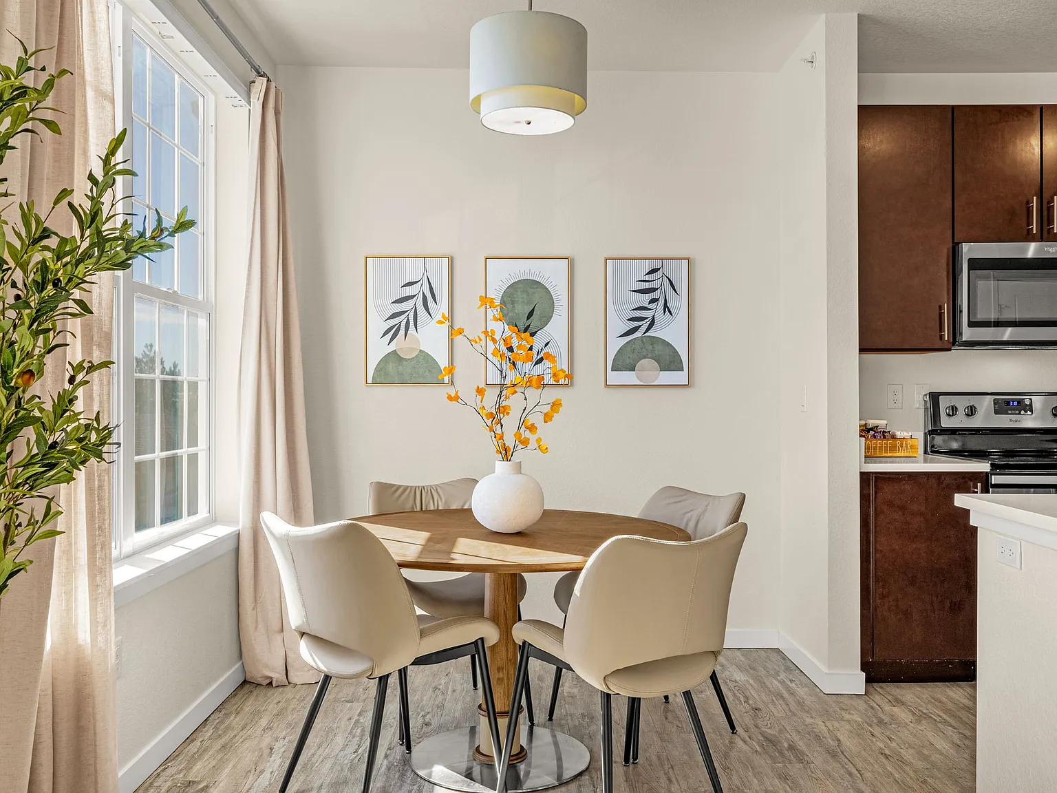 2 bed, 1164 sqft, $2,900 — Photo 2
