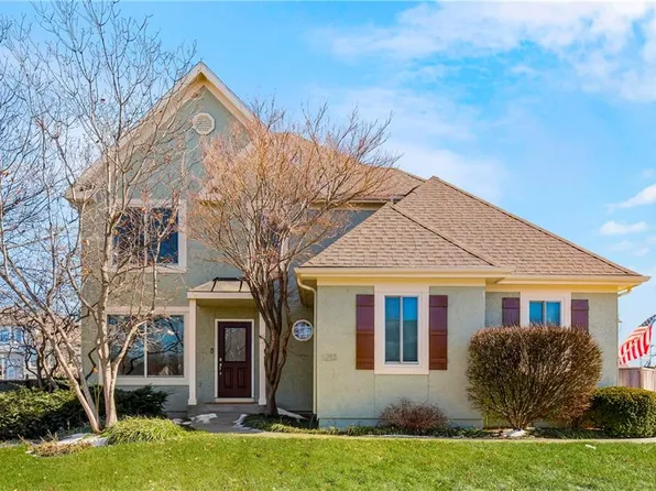 1213 N 1st St, Louisburg, KS 66053