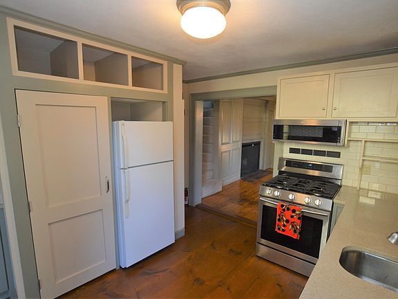 4th image of 125 Derby St #C