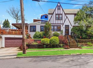 25220 Brattle Ave, Little Neck, NY 11362