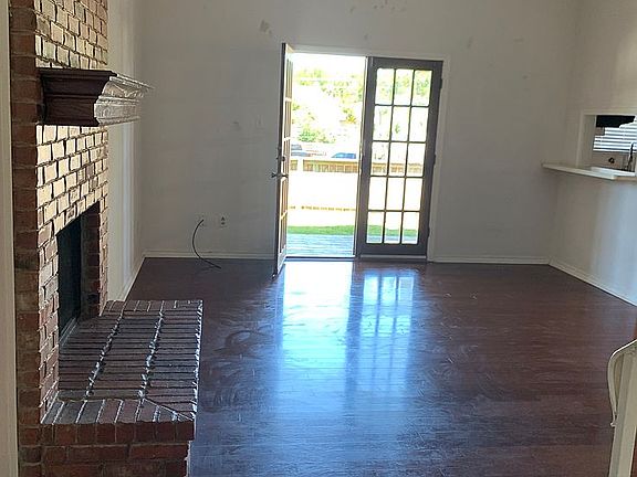 3rd image of 5849 Lake Point Dr