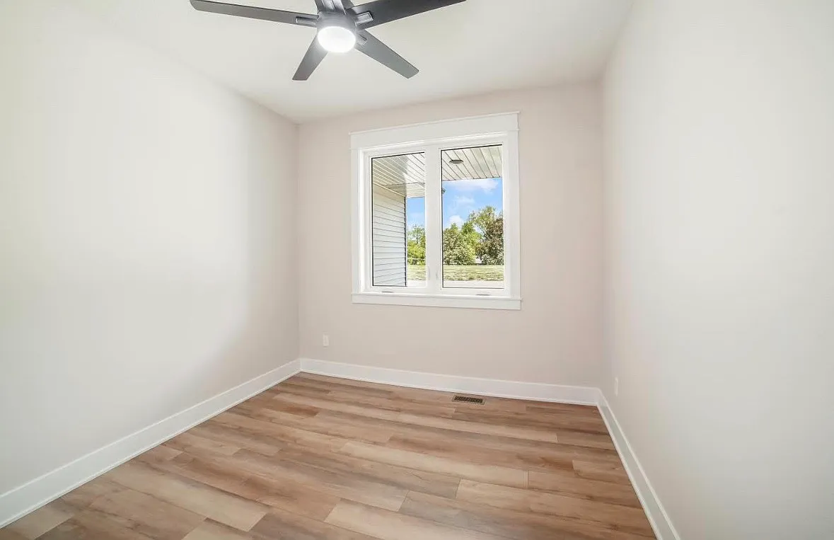 3 bed, 2200 sqft, $2,200 — Photo 4