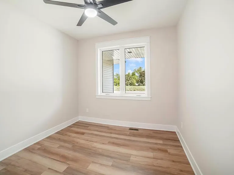 714 Academy Cir — Photo 4