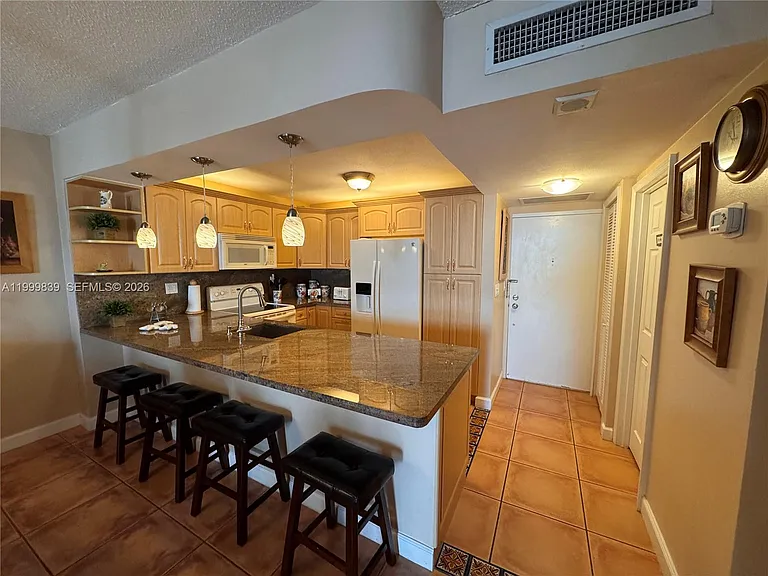 3725 S Ocean Dr #421 — Photo 1