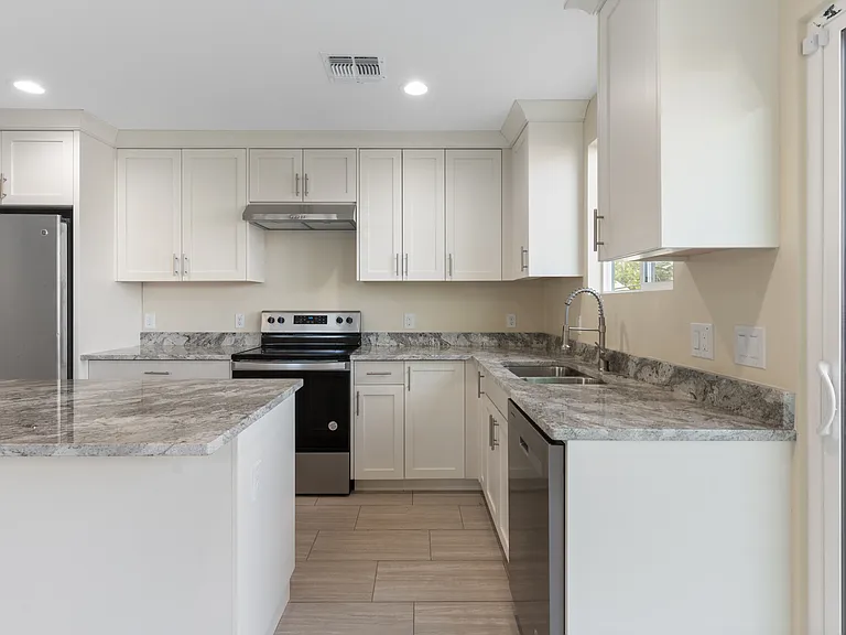 1415 S 29th Ave #1 — Photo 11