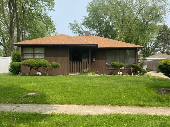 2108 Flicker Ln, Rolling Meadows, IL 60008