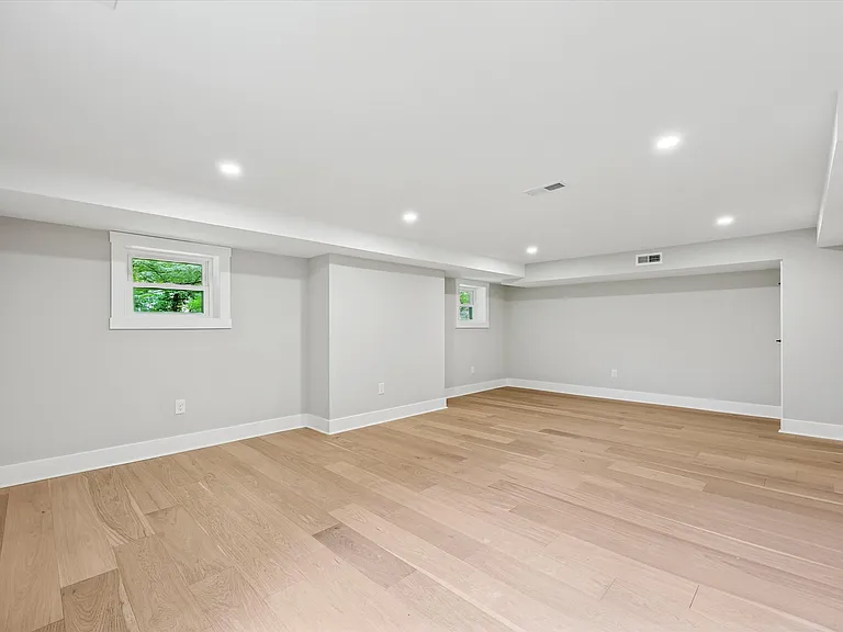 218 Biddulph Rd — Photo 60