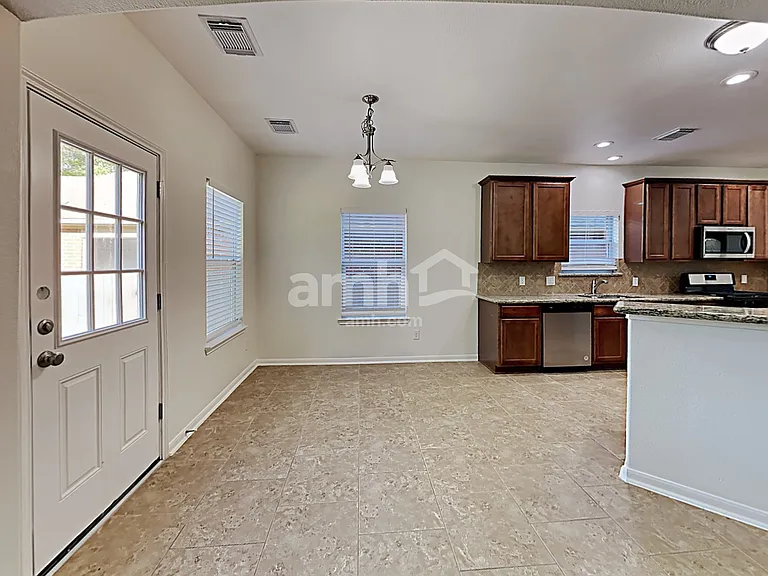 1735 Park Oak Dr — Photo 5