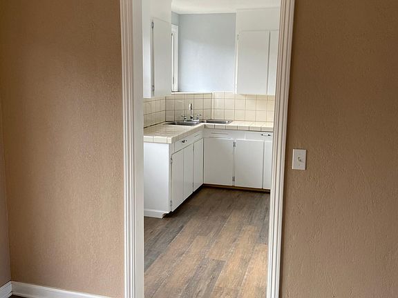 5th image of 107 Claremont Ave