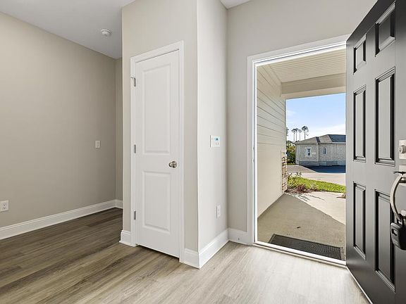 4th image of 50 Martos Ct