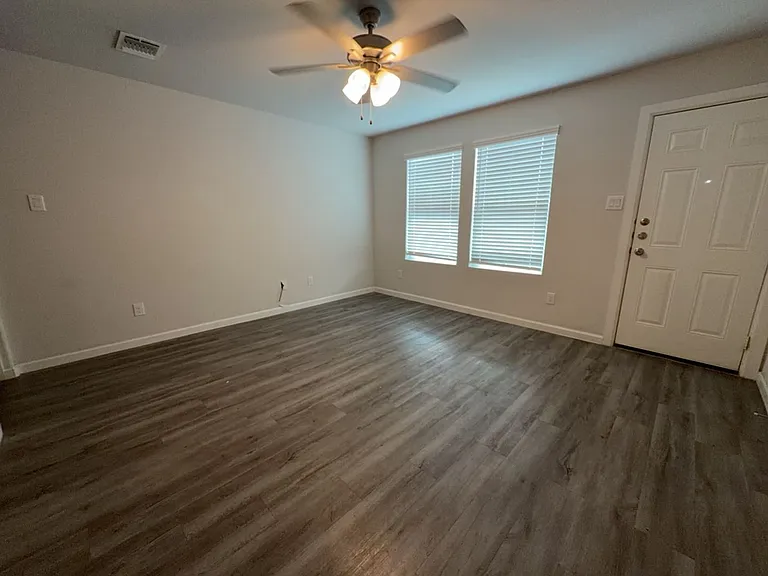 501 Hines Ave — Photo 12