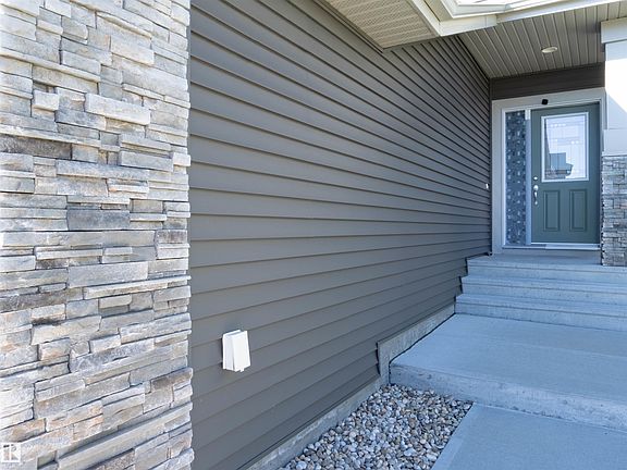 3rd image of 2526 Wonnacott Loop SW