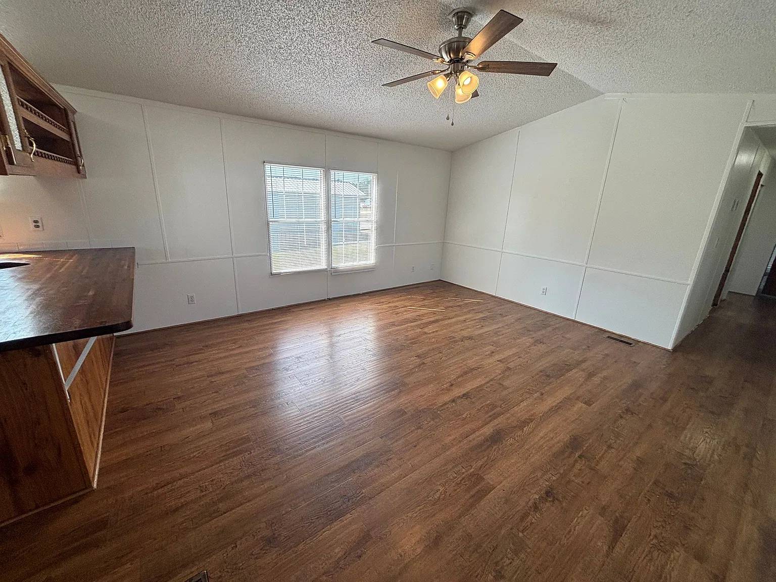 3 bed, 1280 sqft, $1,100 — Photo 4