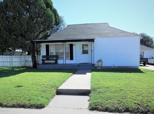 608 S Main St, Shamrock, TX 79079