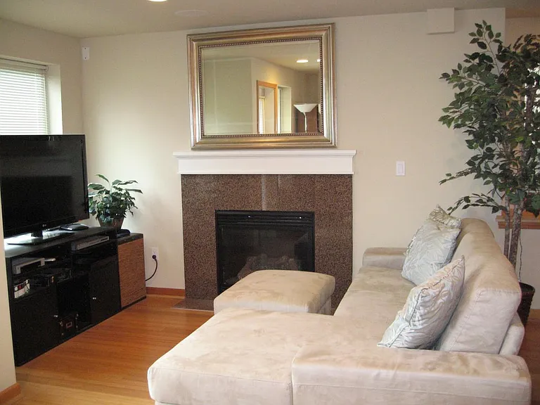 Staged living area (2nd floor)