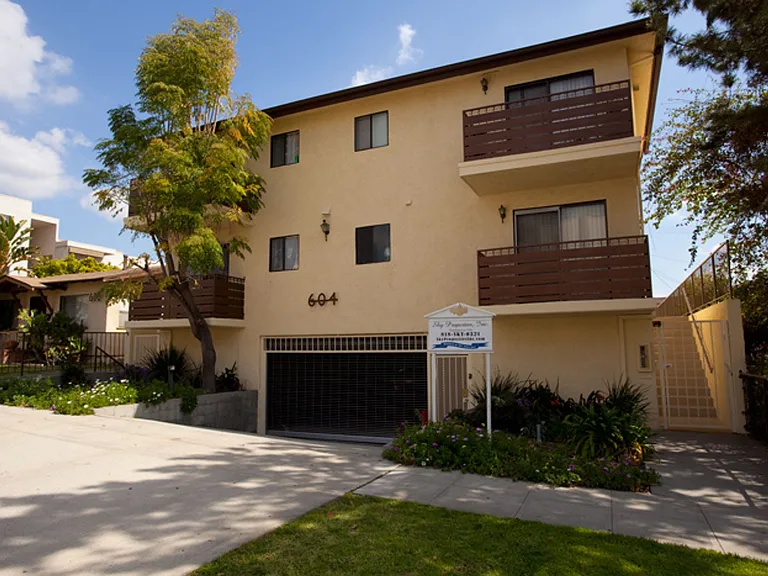 604 E Orange Grove Ave — Photo 17