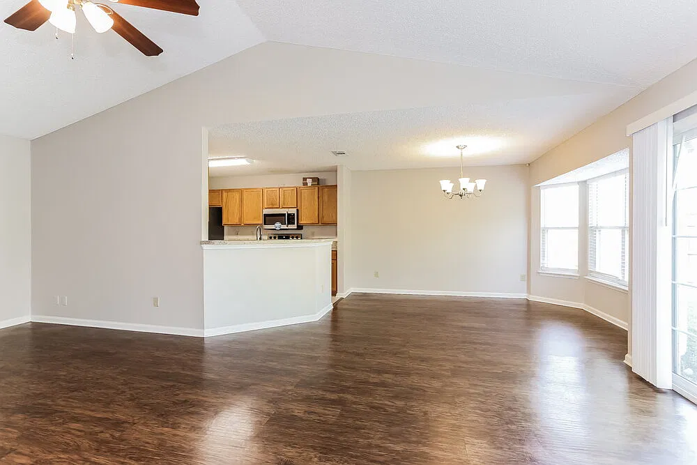 3 bed, 2.0 bath, 1560 sqft, $1,985 — Photo 4