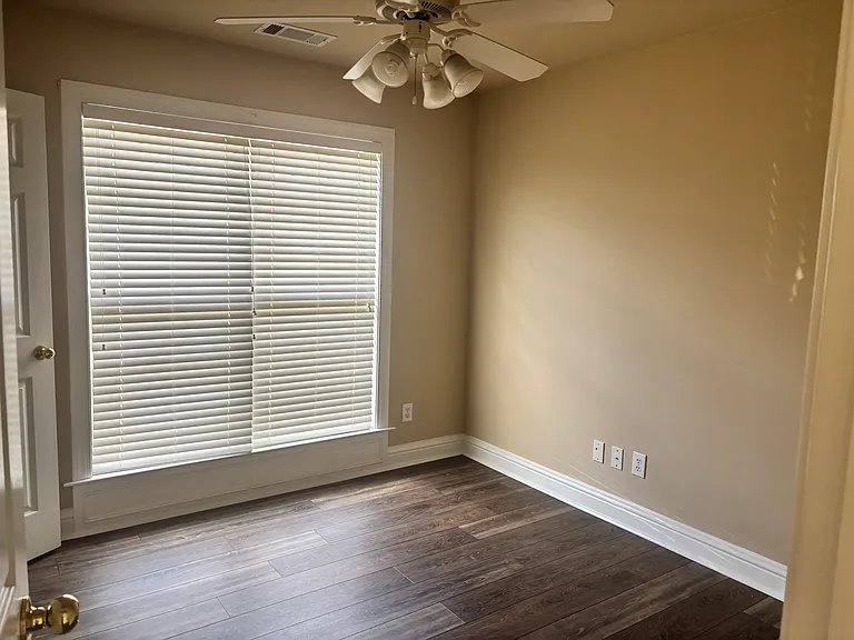 3225 Hammond Dr — Photo 8