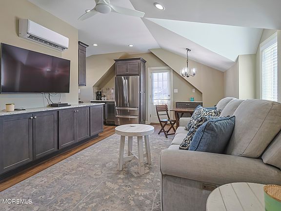 3rd image of 246 Mantoloking Rd