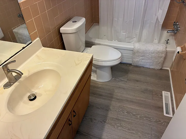 1361 E Elm St — Photo 5