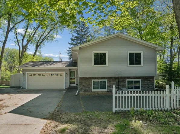75 Pleasant Ln E, Tonka Bay, MN 55331
