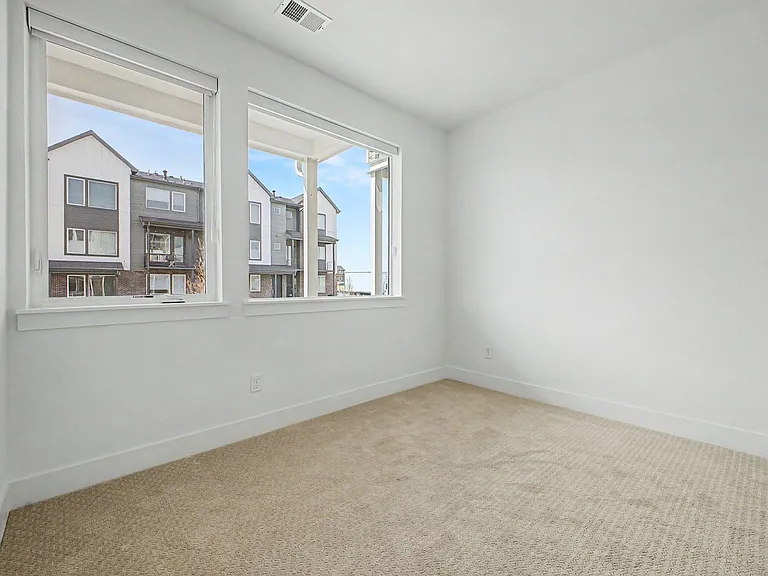 689 Saddle Dr — Photo 16