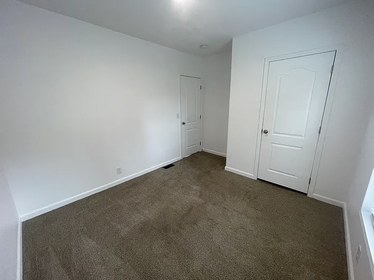 310 E Wood Ln — Photo 6