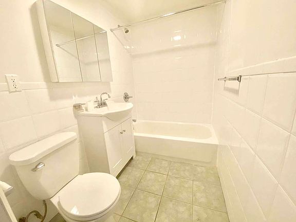 4th image of 248 McKibben St #4UI