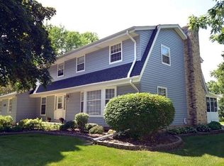 2385 S Brookside Pkwy, New Berlin, WI 53151