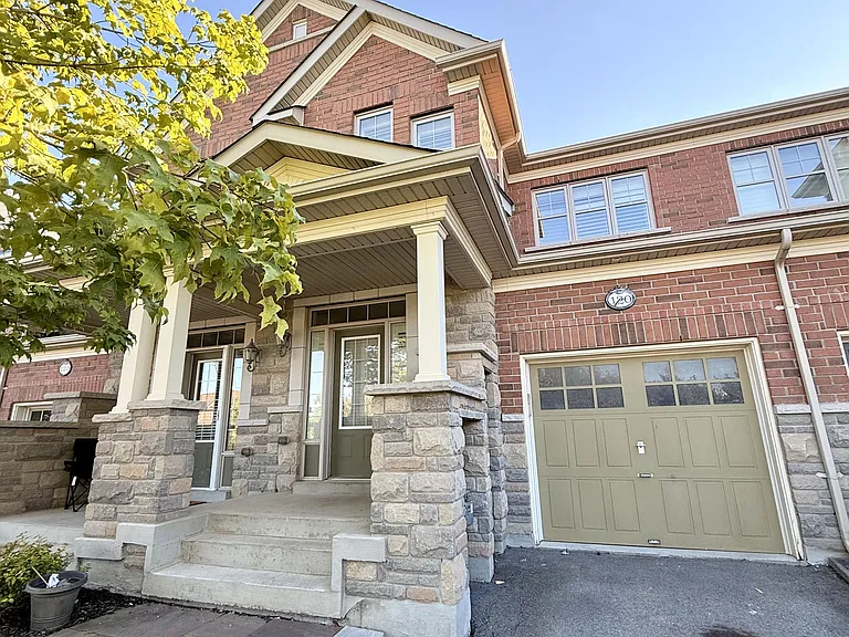 Hanson Cres — Photo 1
