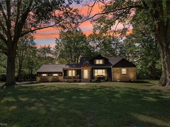 145 N Strawberry Ln, Moreland Hills, OH 44022