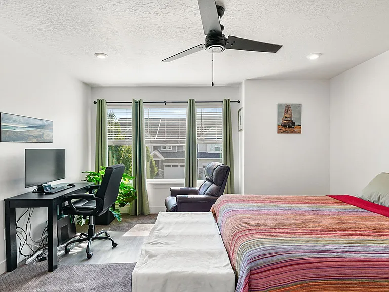 1082 S Lilac Way — Photo 11