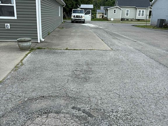 3rd image of 1206 W Shelby St