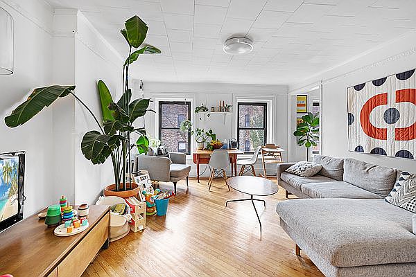 1st image of 278 Lafayette Ave #4