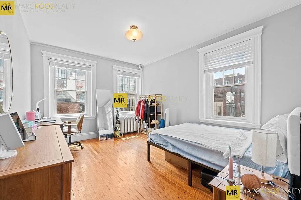 Photo 2 of 4 - Newbury St - Boston, MA Building Photo - Newbury St