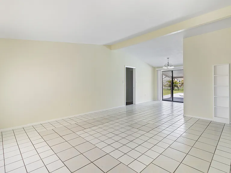 22312 Lasalle Rd — Photo 6