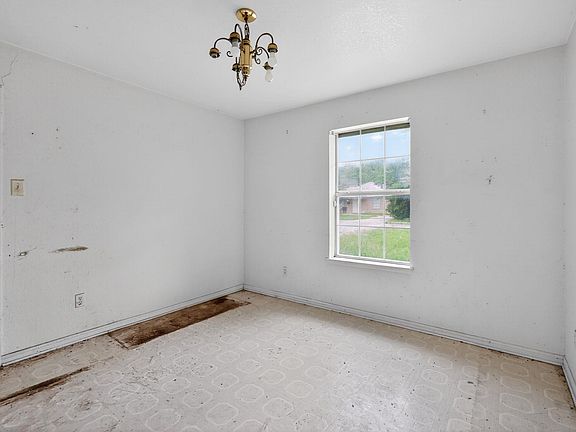 4th image of 1003 S 4th St