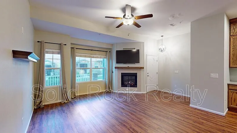3 bed, 2.5 bath, 1713 sqft, $2,075 — Photo 3