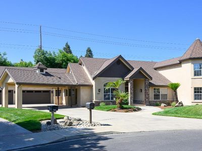 339 E Oak View Avenue, Visalia, CA, 93277