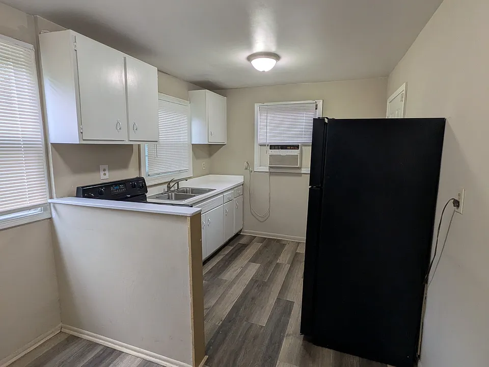 240 E 18th St #240