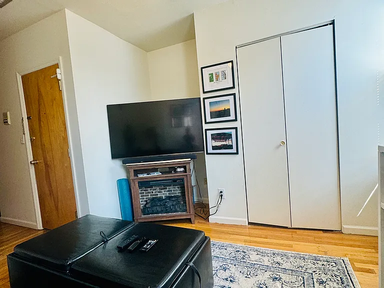 255 6th St #8 — Photo 5