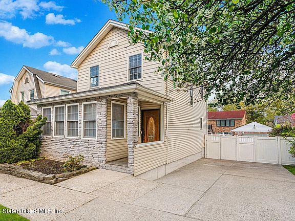 3rd image of 148 Spring St
