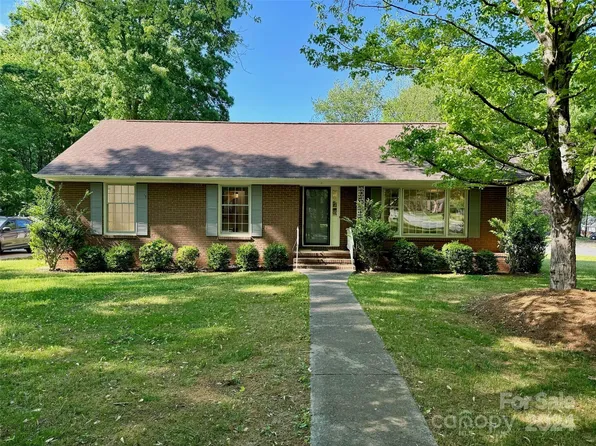 849 Riverwood Rd, Charlotte, NC 28270