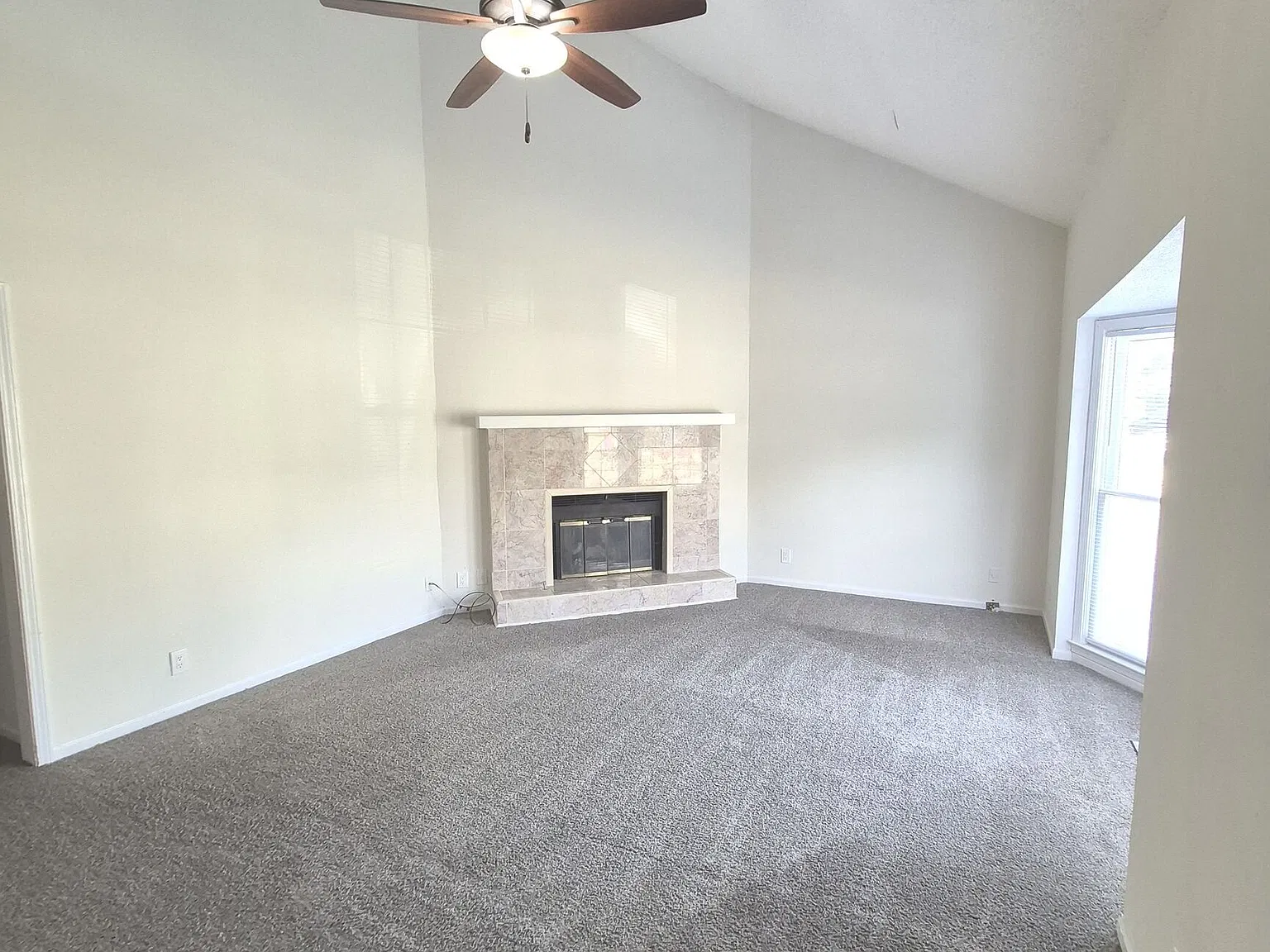 162 N Springs Ct — Photo 2