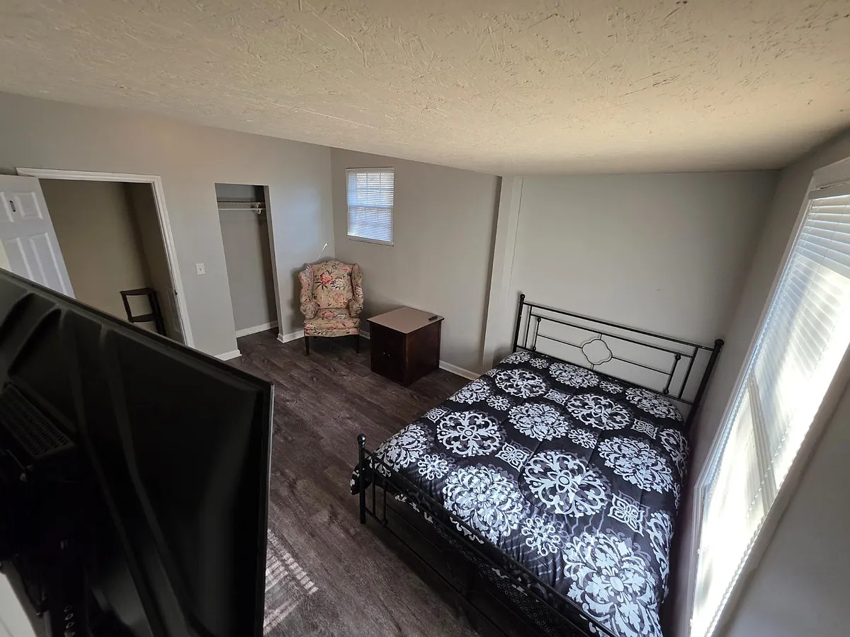 Unit Photo - 917 Justice Ave #D